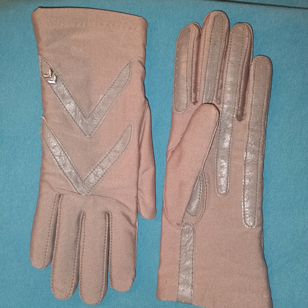 Elegant Tan Women's Gloves